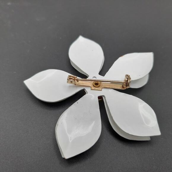 Vintage 1960s White Yellow Enamel Flower Brooch - Picture 3 of 8